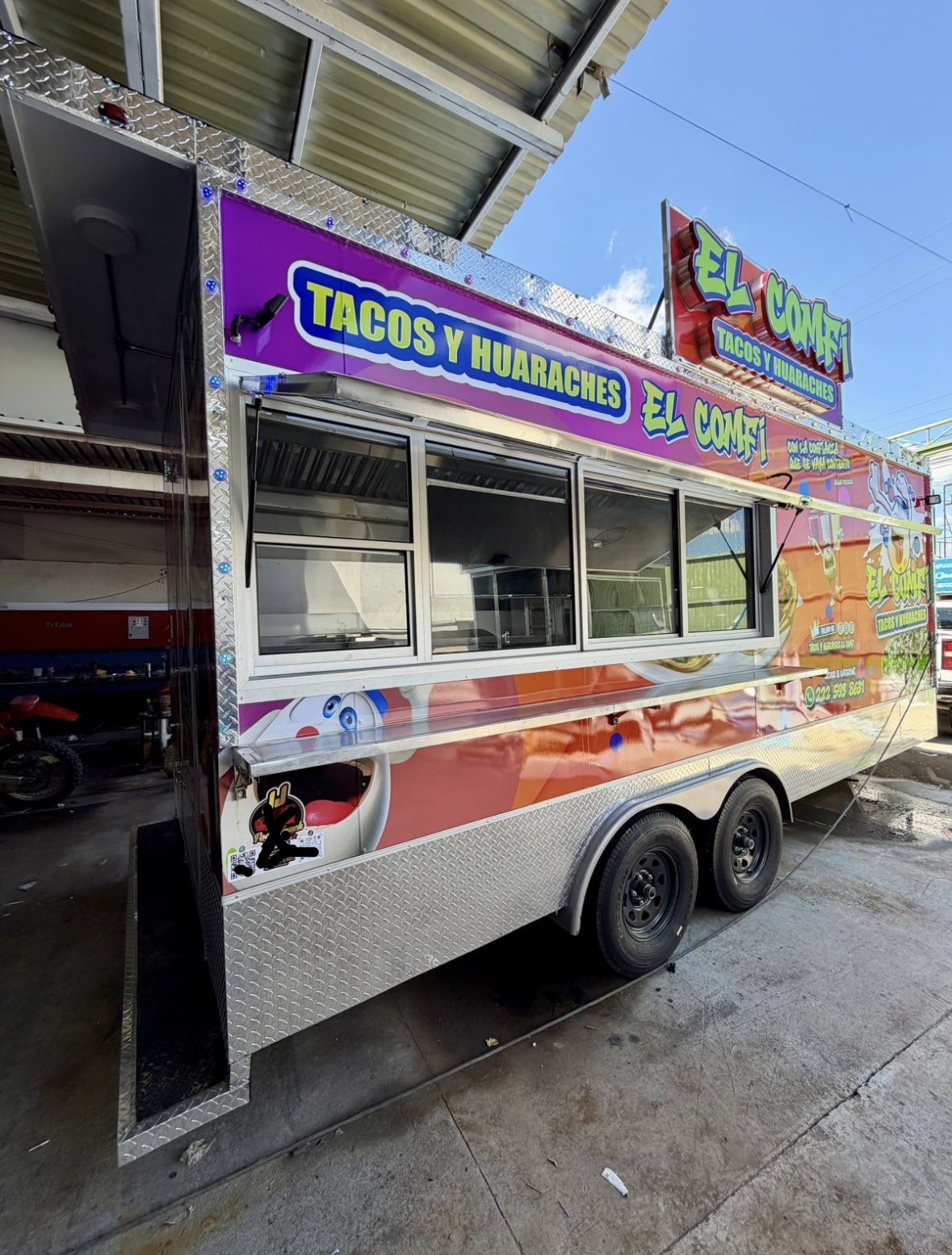 El Confi tacos y huaraches custom wrapped trailer