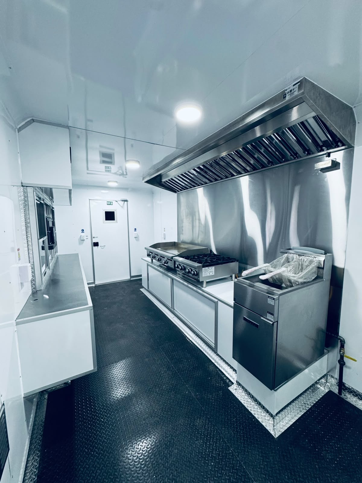 Food trailer kitchen with griddle, range and fryer